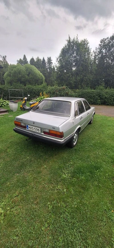 Audi 80 1981, kuva 2/13