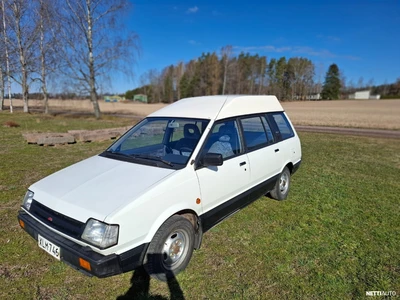 Mitsubishi Space Wagon 1989, kuva 1/12