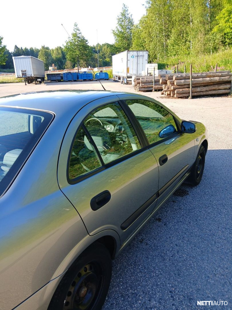 Nissan Almera