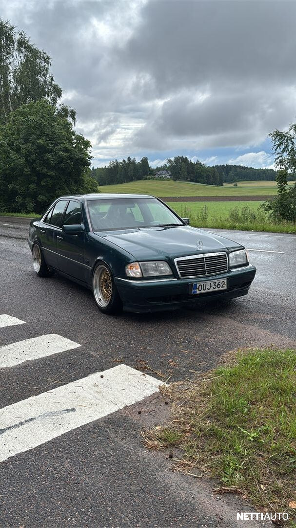 Mercedes-Benz 220