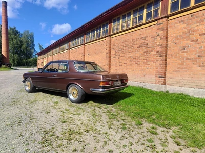 Mercedes-Benz 123 C123 1980, kuva 3/11