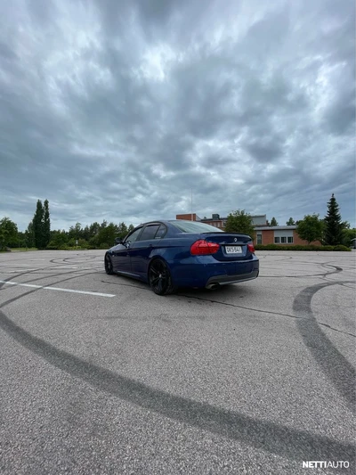 BMW 320 2009, photo 4/8