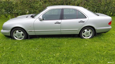 Mercedes-Benz E Avantgarde 1996, kuva 2/10