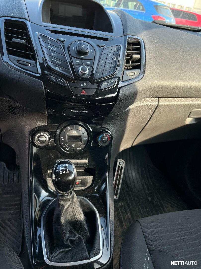 Ford Fiesta 2013, photo 6/7