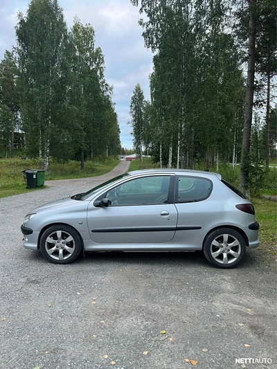 Peugeot 206 GTi 2,0 3d 2003, kuva 3/10