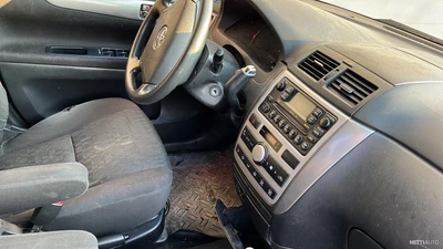 Toyota Avensis Verso 2,0 bensa Automatic 2003, photo 4/5