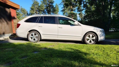 Skoda Superb 2011, kuva 4/10