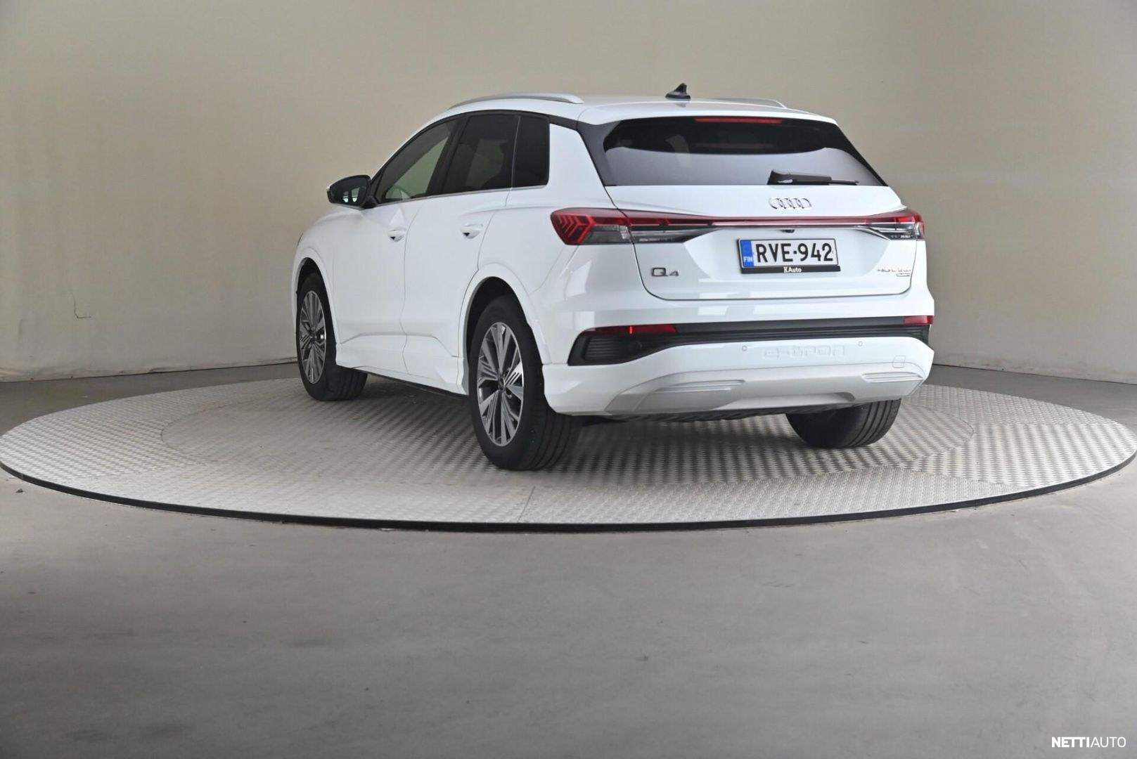Audi Q4 e-tron 2023, photo 2/28