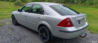 Ford Mondeo 1,8i 125hv Ghia Sportback 2003, photo 3/7