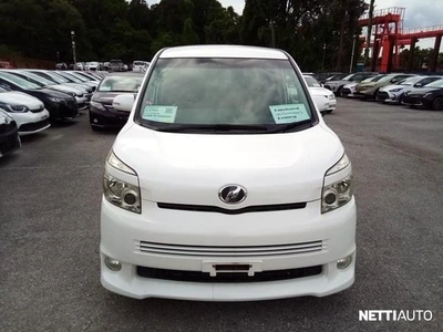 Toyota Voxy 2007, kuva 3/13