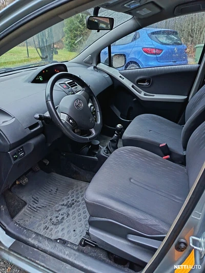 Toyota Yaris 2010, photo 5/7