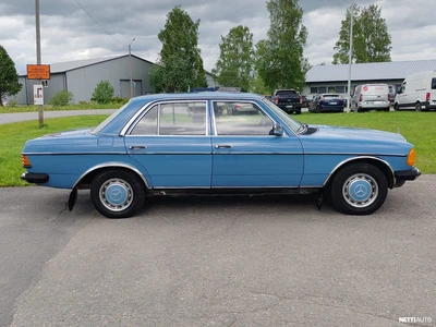 Mercedes-Benz 240 123 1982, photo 4/6