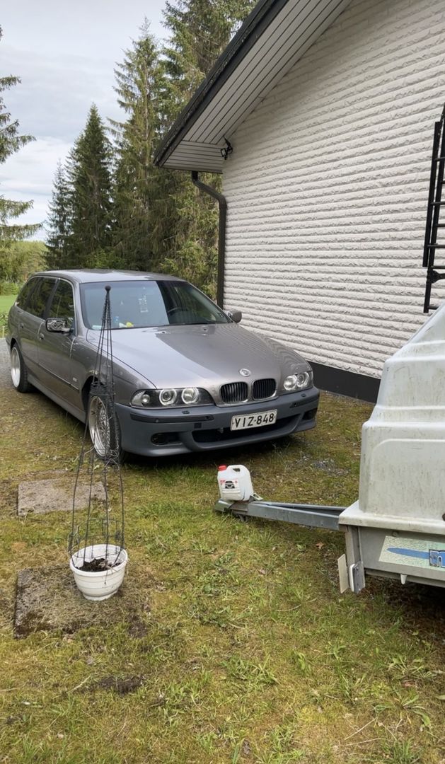 BMW 523
