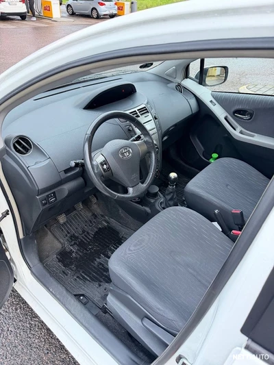 Toyota Yaris Yaris 2010, photo 5/9