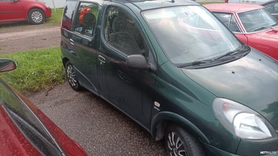 Toyota Yaris Verso 2002, photo 6/12