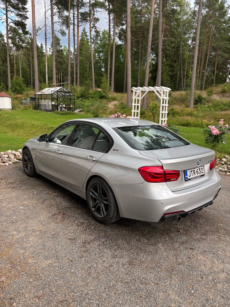 BMW 330