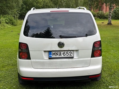 Volkswagen Touran 2009, photo 7/13
