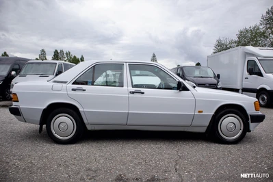 Mercedes-Benz 190 4D SEDAN 1989, photo 4/13