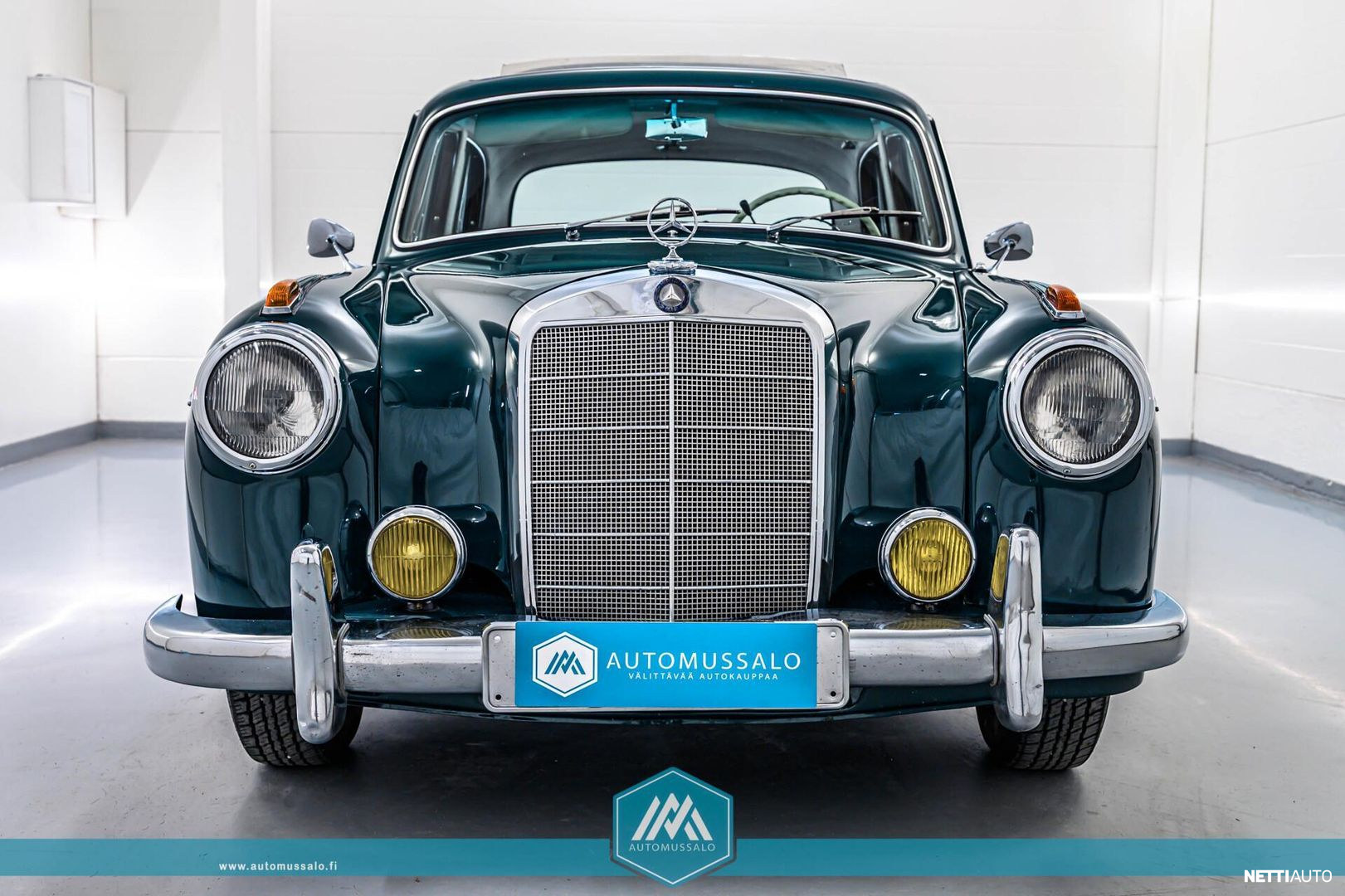 Mercedes-Benz 220