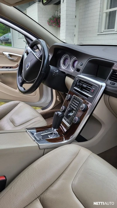 Volvo V60 T4 Summum aut 2011, kuva 4/7