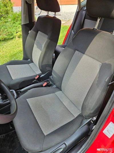 Volkswagen Polo 2011, photo 7/22