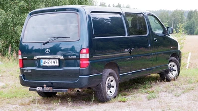 Toyota Hiace 2,5 D-4D 117 5ov 4WD pitkä 2009, kuva 4/20