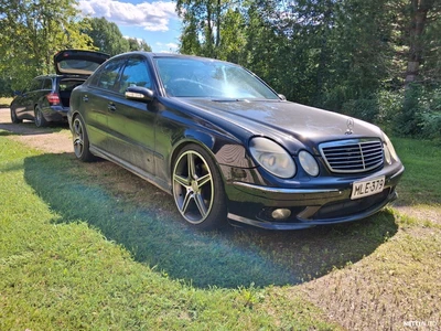 Mercedes-Benz E W211 e500 2003, kuva 1/10