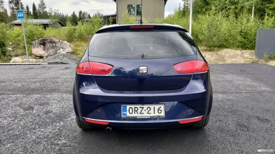 Seat Leon 1,6 TDI DPF CR Style 2010, kuva 4/11