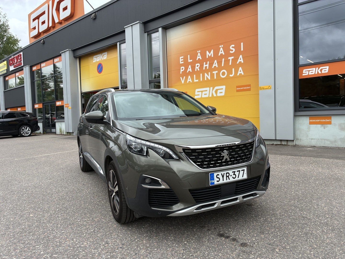Peugeot 5008 Allure PureTech 130 EAT8-automaatti