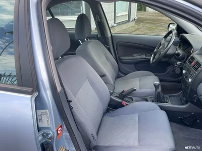 Nissan Almera 1,5 Luxury 4-ov. 2004, photo 6/6