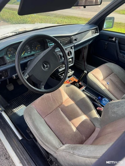 Mercedes-Benz 190 1990, kuva 5/5