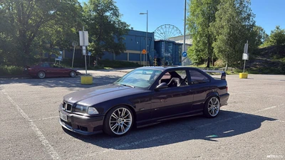 BMW 330 1993, photo 1/18