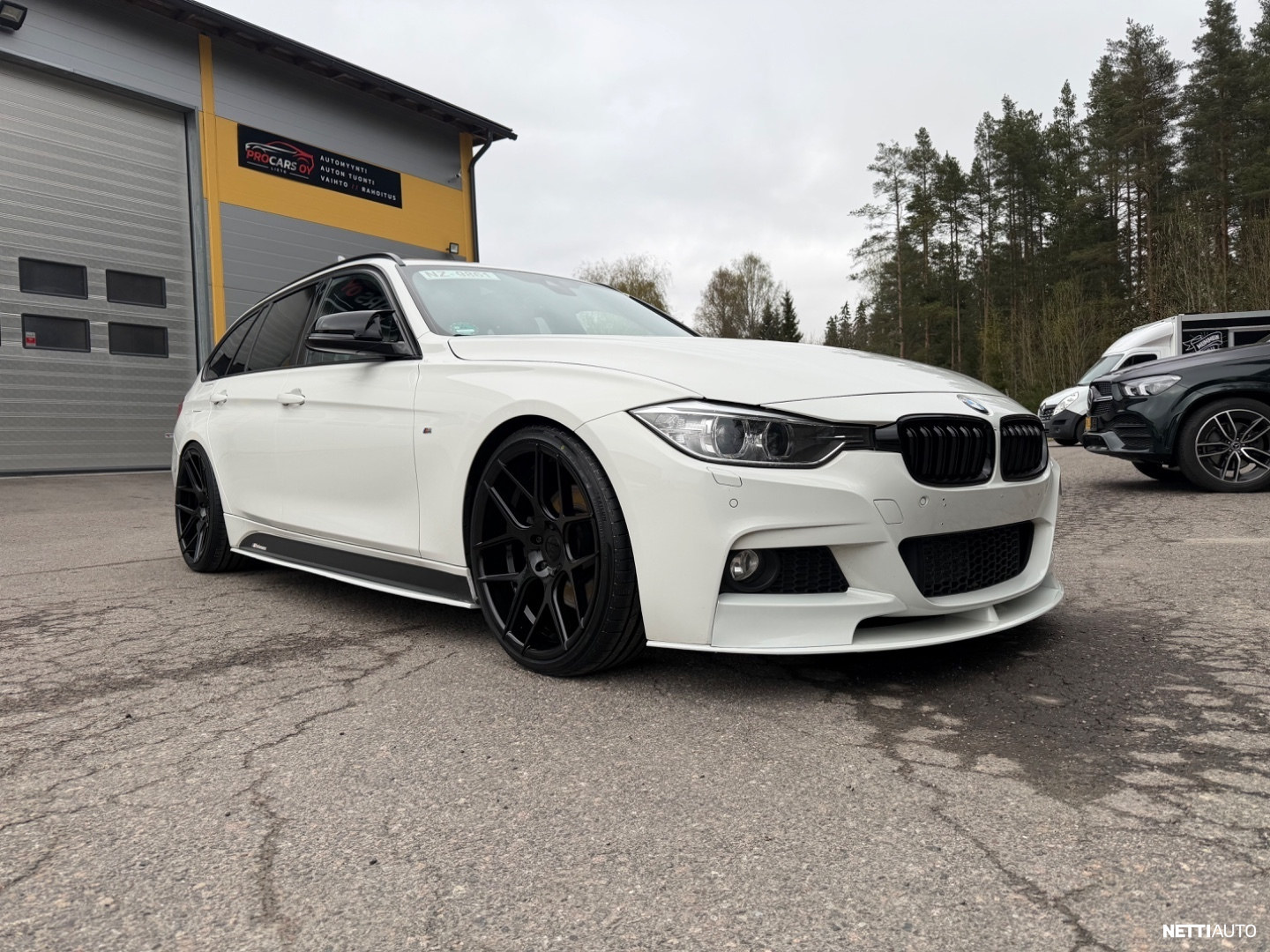 BMW 330
