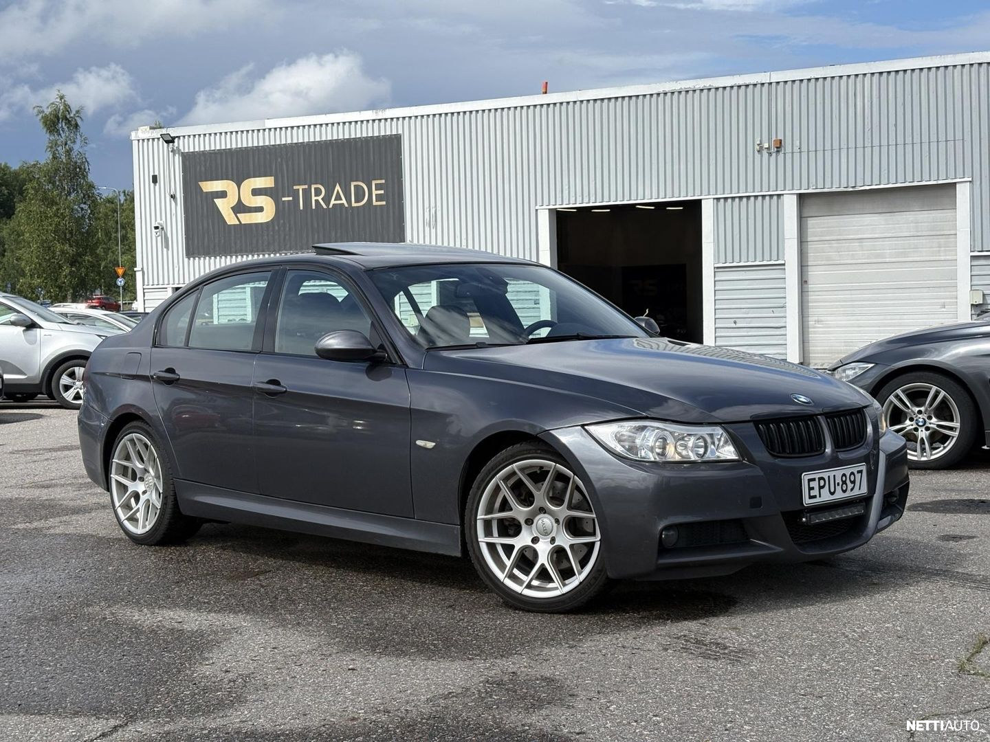 BMW 330