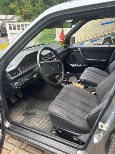 Mercedes-Benz 124 1988, kuva 5/6