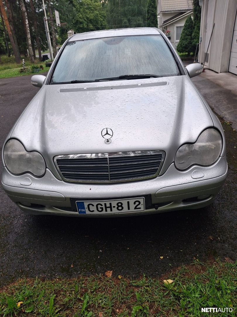 Mercedes-Benz 220