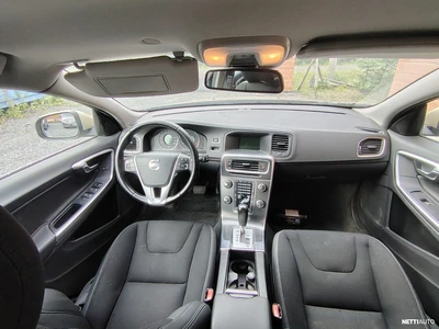 Volvo V60 D3 Momentum Business aut 2011, kuva 6/8