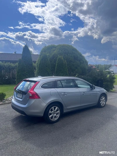 Volvo V60 1,6D DRIVe Momentum 2011, kuva 4/24