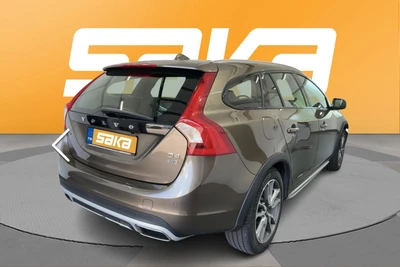 Volvo V60 Cross Country 2017, photo 2/6
