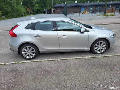 Volvo V40 2017, photo 3/15