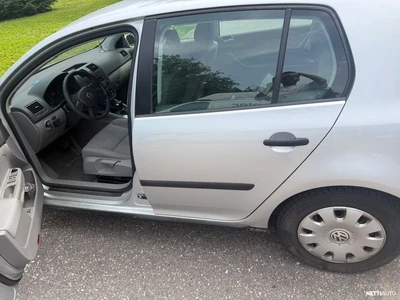 Volkswagen Golf 1,6 75 kW Sportline 4d 2005, photo 5/13