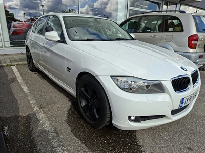 BMW 320 2011, photo 1/5