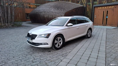 Skoda Superb 2019, photo 2/4
