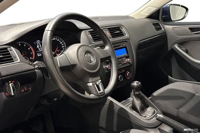 Volkswagen Jetta 2011, kuva 6/19