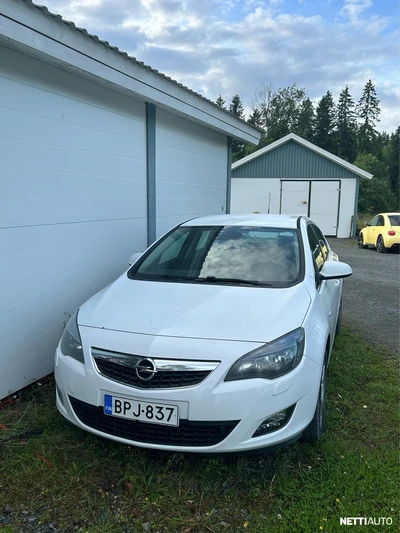 Opel Astra 2012, photo 2/17