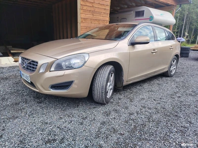 Volvo V60 D3 Momentum Business aut 2011, kuva 2/8