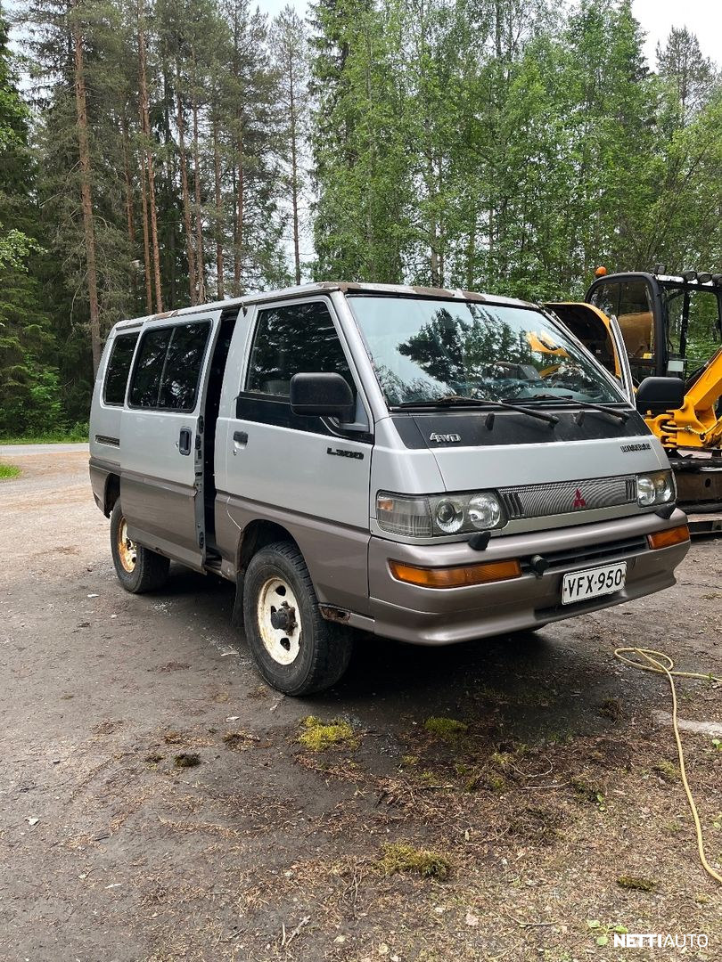 Mitsubishi L300