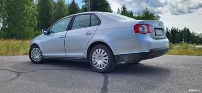 Volkswagen Jetta 2008, kuva 6/13