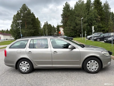 Skoda Octavia Combi 1,6 TDI Ambiente 2011, kuva 5/9