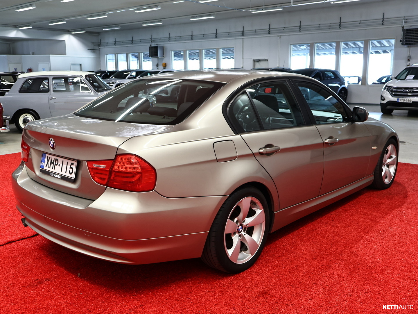 BMW 318 2010, photo 4/19